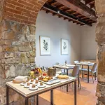 La Casa Rosa 3*