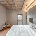 לינה וארוחת בוקר La Casa Rosa 3*